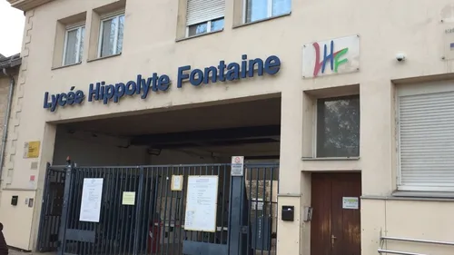 Un élève de 16 ans agressé au couteau devant le lycée...